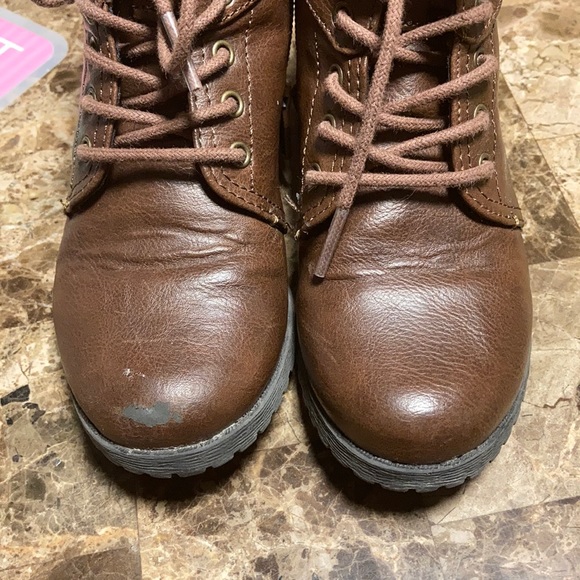 Boots - Picture 4 of 4